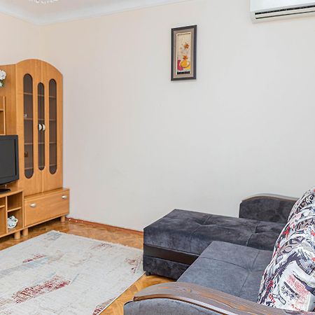 Reliablehouse Квартира В Самом Центре Города Daire Almatı Dış mekan fotoğraf